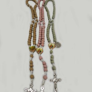 Rosario de colores con cuentas de perlina + una medallita